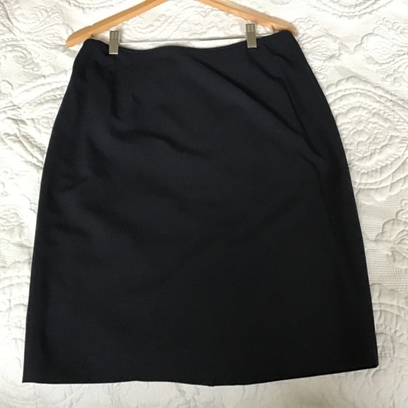 Ladies suit jacket and matching skirt - Picture 6 of 6